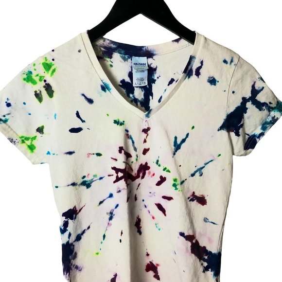 Gildan T Shirt Trendy Tie Dye Festival V-Neck Tee Short Sleeve Cotton Logo Small - Picture 2 of 10